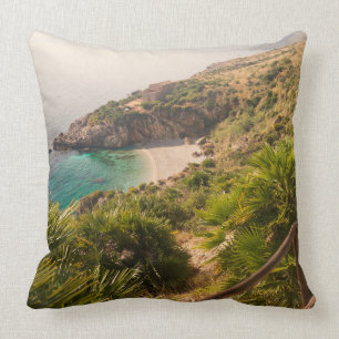Abgelegener Strand in Lo Zingaro, Sizilien Kissen
