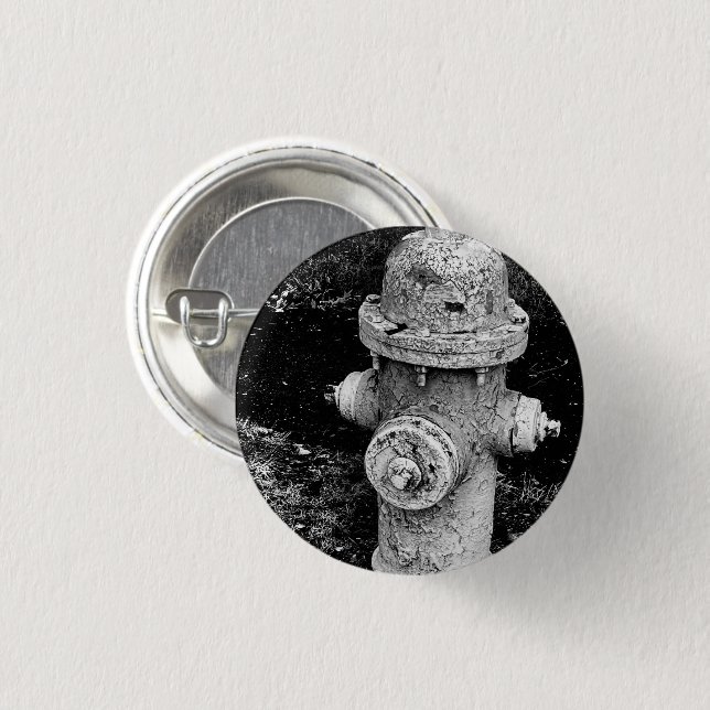 Abgenutzter abgesplitterter rostiger alter Feuerhy Button (Vorne & Hinten)