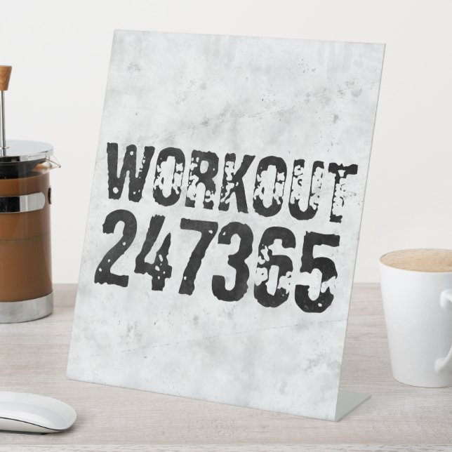 Abgenutzter und kratzter Text Workout 247365 rusti Sockelschild (In Situ)