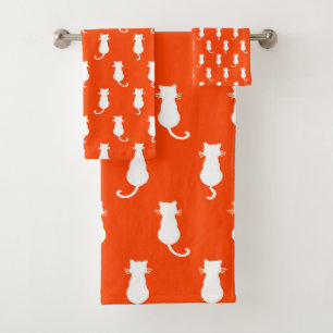 Abgeschiedene weiße Katze auf Orange Polka Dot Pat Badhandtuch Set