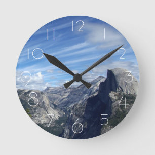 Above Half Dome Runde Wanduhr