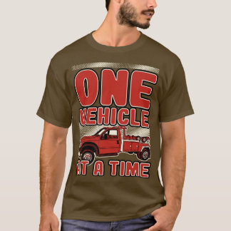 Abschleppwagen Ein Fahrzeug Auf Einmal T-Shirt
