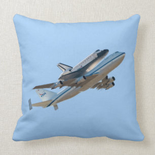Abschließendes Flug-Foto der Raum-Shuttle-Bemühu Kissen