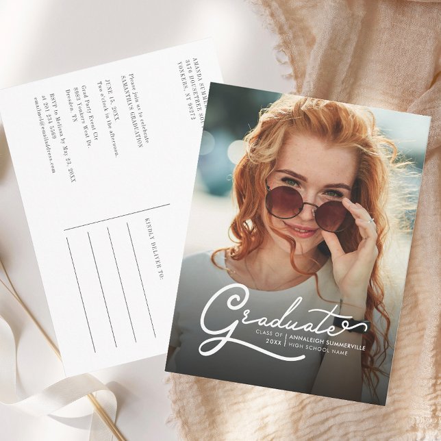 Abschluss 2025 Foto Grad Party Script Einladungspostkarte (Graduation 2025 Photo Grad Party Script Invitation Postcard)