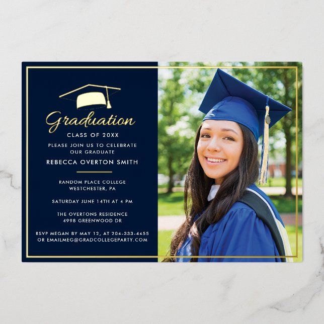 Abschluss 2025 Foto Navy Blue Script Party Gold Folieneinladung (Vorderseite)