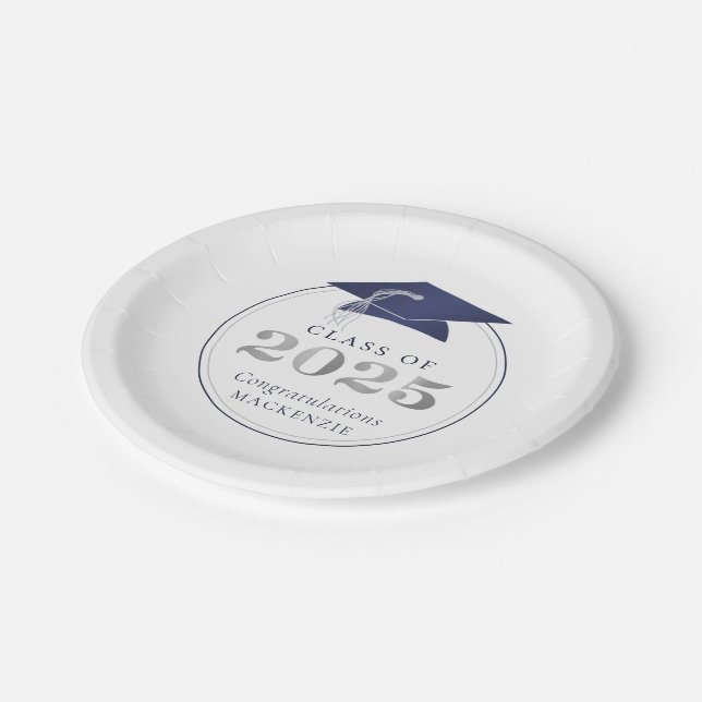 Abschluss 2025 Imitats Metallic Navy Blue Silver Pappteller (Schrägansicht)