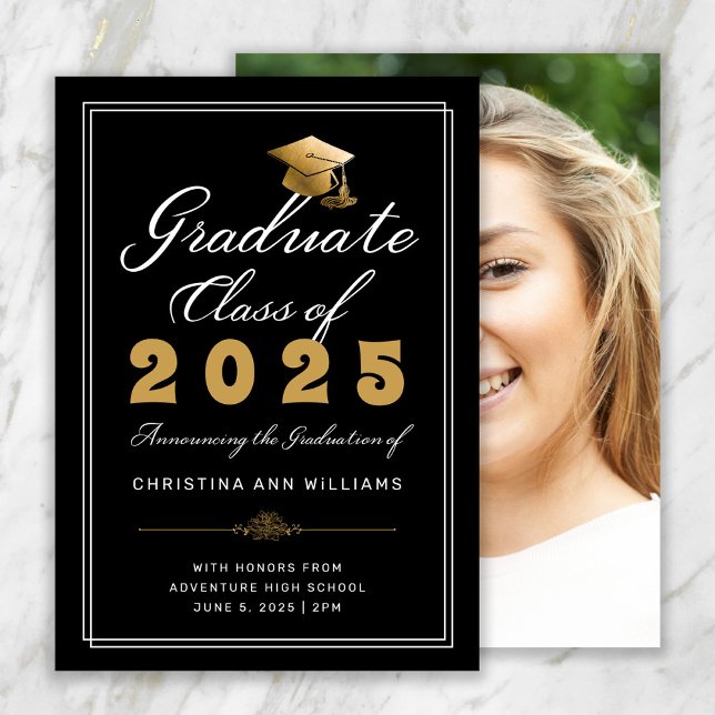 Abschluss Black Gold Script Foto Class of 2025 Ankündigung (Elegant Black with Gold and White Script and Back Photo Graduation Announcement)