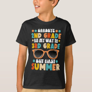 Abschluss der 2. Klasse bis 3. Klasse, aber erster T-Shirt