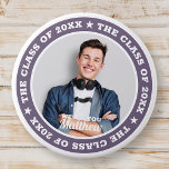 Abschluss Die Klasse des modernen benutzerdefinier Button<br><div class="desc">Dieses einfache und moderne Design besteht aus Serifentypografie und fügt ein individuelles Foto hinzu.</div>