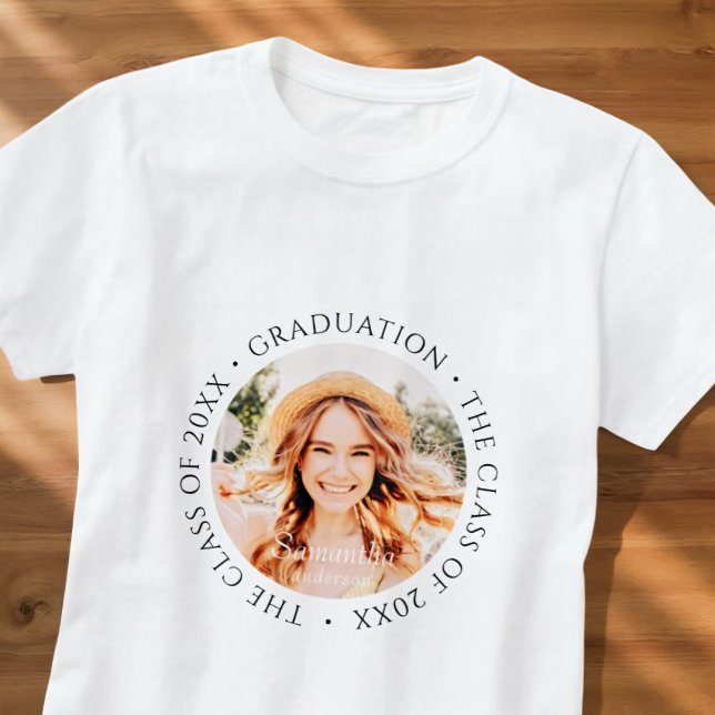 Abschluss Die Klasse des modernen einfachen Fotos  T-Shirt (Von Creator hochgeladen)