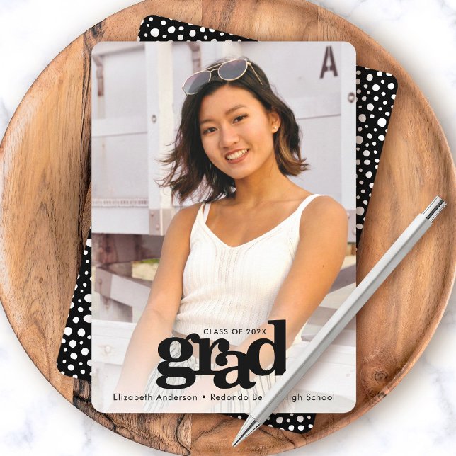 Abschluss Foto kühne moderne, einfache Typografie Ankündigung (Von Creator hochgeladen)