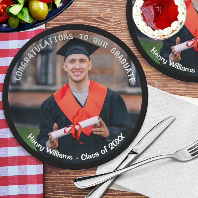 Abschluss Foto Stilvolles Party Pappteller (A paper plate for graduation celebrations, with custom photo, congratulations message, name and year)
