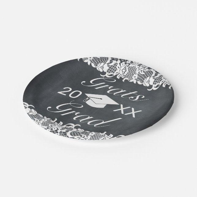 Abschluss für Blackboard und White Lace Cap Pappteller (Schrägansicht)