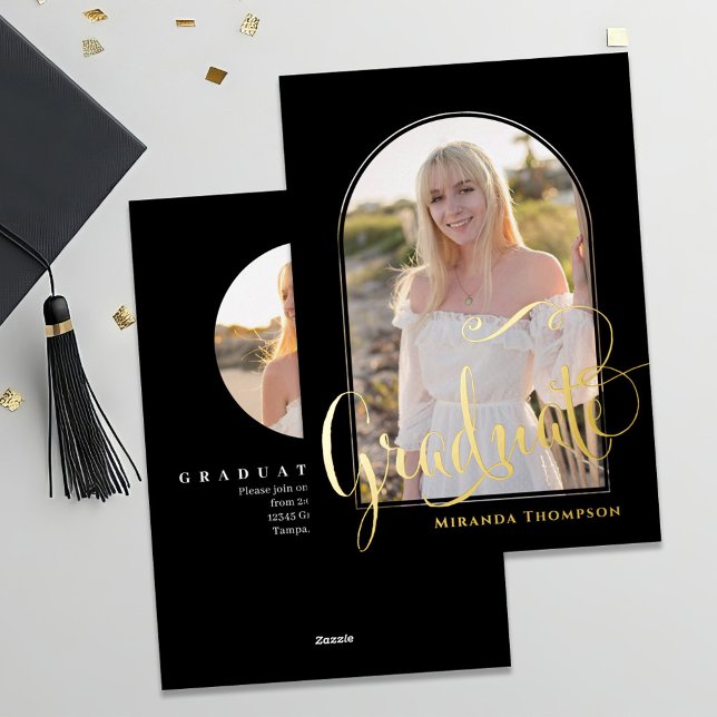 Abschluss für Fotovorlagen mit Gold Script Folieneinladung (Gold foil graduation photo invitation announcement card template. )