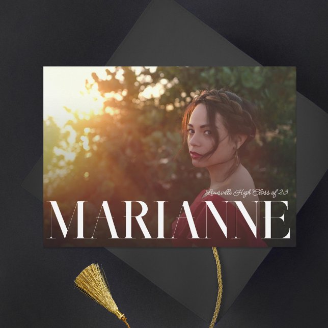 Abschluss für große Serienname-Foto Ankündigung (Von Creator hochgeladen)