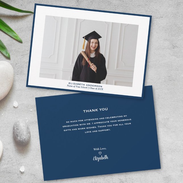 Abschluss für Minimalistisches Navy Blue Graduate  Dankeskarte (Von Creator hochgeladen)
