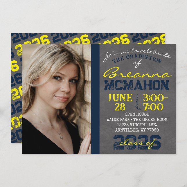 Abschluss für Navy und Yellow Einladung (Repeating Class Year Chalkboard Graduation Photo Invitations)