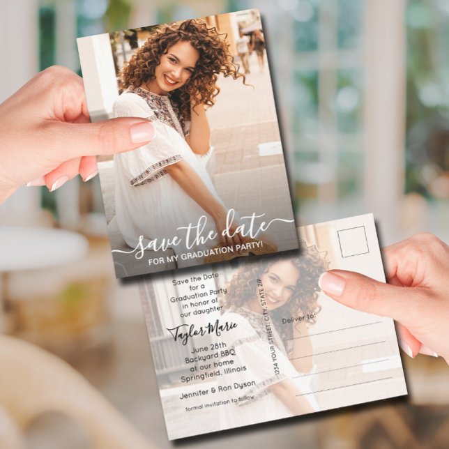 Abschluss für vertikales Foto Save the Date Postkarte (Photo graduation Save the Date postcards feature your details on the back)