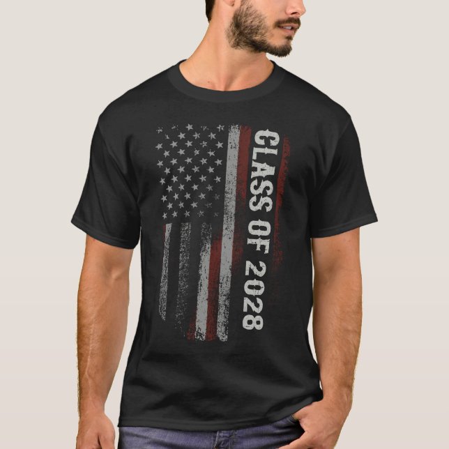 Abschluss-Klasse 2028 Senior American Flag T-Shirt (Vorderseite)