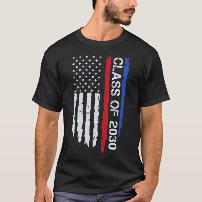 Abschluss-Klasse 2030 Senior American Flag T-Shirt (Vorderseite)