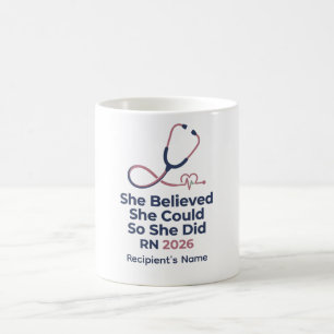 Abschluss Krankenpflegerin RN 2026 Sie glaubte Kaffeetasse
