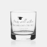 Abschluss paart sich gut Bachelor-Whiskey-Glas