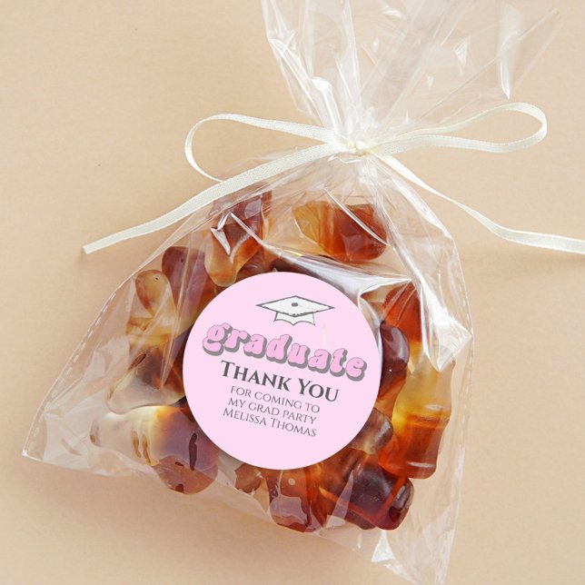 Abschluss Pink Graduate Retro Typografie Einfach Runder Aufkleber (Von Creator hochgeladen)