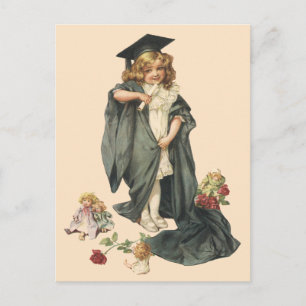 Abschluss Vintage, Mädchen mit Abschlussmütze und Ankündigungspostkarte