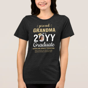 Abschlussfoto Klassenjahr Stolz Oma Abschlussfeier Tri-Blend Shirt