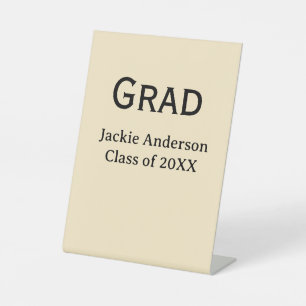 Abschlussjahr fett gedruckter Buchstabe Name Klass Sockelschild