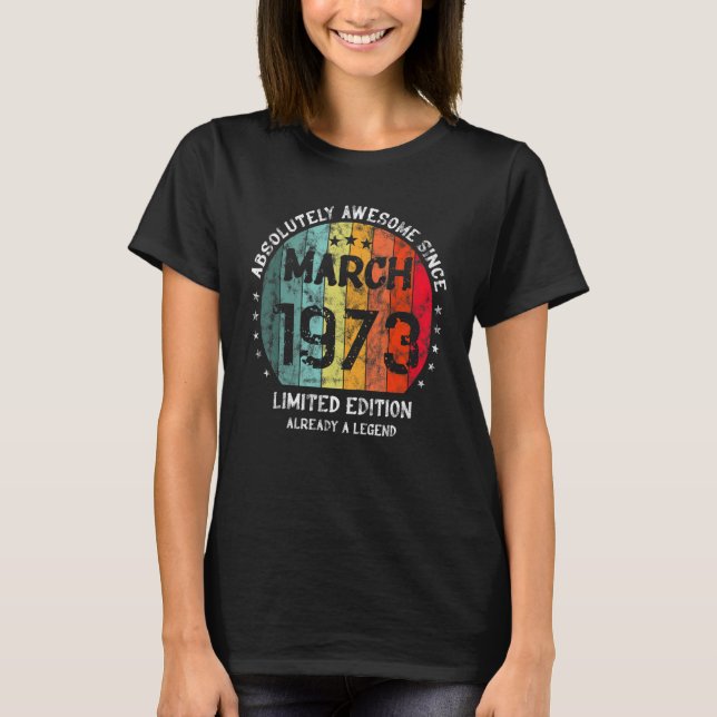 Absolut Phantastisch seit März 1973 Mann Frau Birt T-Shirt (Vorderseite)