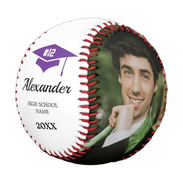 Absolvent der Hochschule für Baseballspieler Baseball (Schrägansicht)