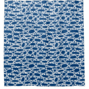 Abstract 250923 - Weiß auf Shibori Blau Duschvorhang