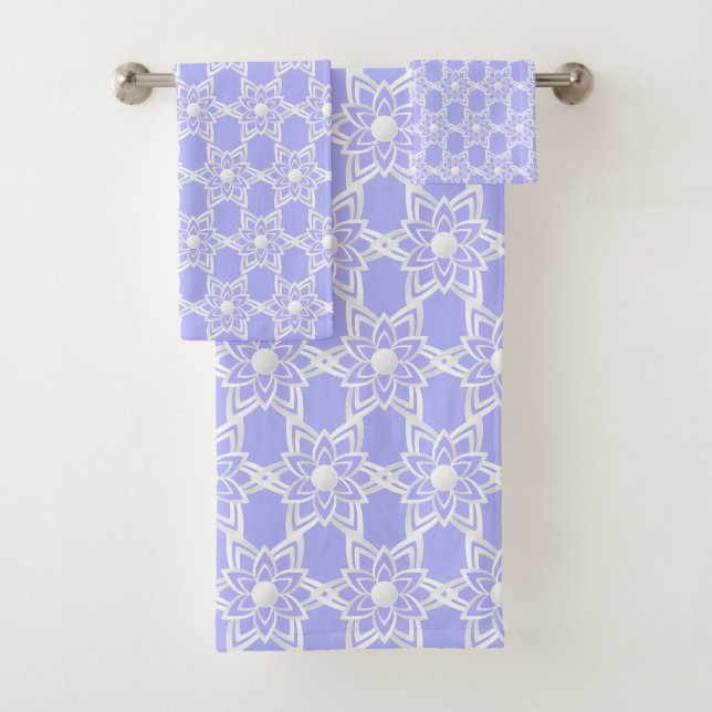 Abstract Flower Mandala Pattern on Light Blue Badhandtuch Set (Insitu)