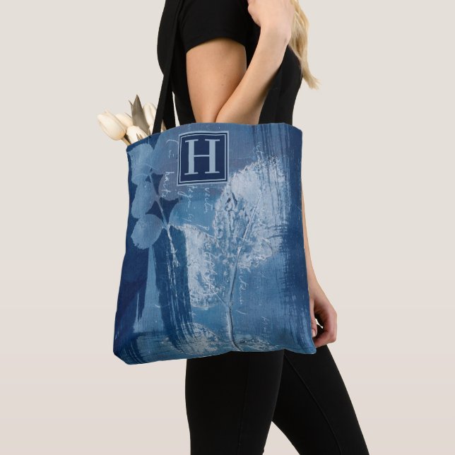 Abstrakt-blaue Cyanotype-Textur und Monogramm Tasche (Von Nahem)