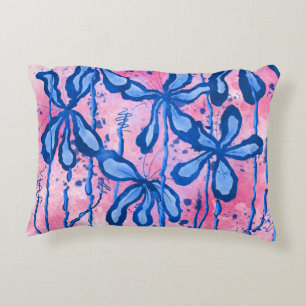 Abstrakt eingefärbte Blume Rosa Blau Dekokissen