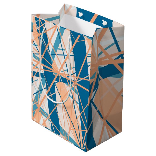 Abstrakt geometrische Coole blaue Pfirsichbeutel Mittlere Geschenktüte (Rückseite Schrägansicht)