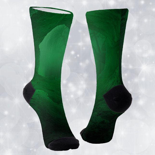 Abstrakt glühende grüne Höhle mit Baum Socken (Spooky glowing green cave opening with tree on dark green fading to black crew socks.)