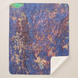 Abstrakt korrodierter, bunt rostiger metallischer sherpadecke