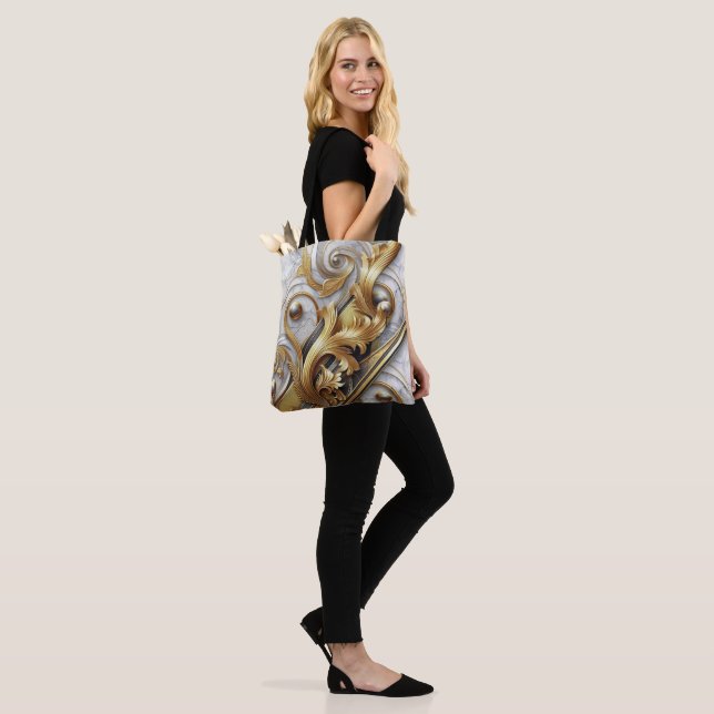 Abstrakt mit Goldakzenten auf Schwarz und Weiß Tasche (Am Model)