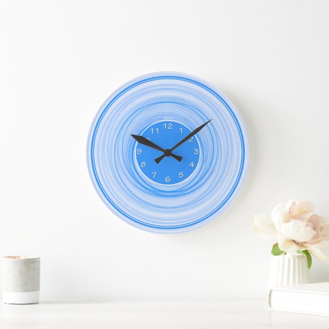 Abstrakt Ombre Modern Baby Blue White Spiral Große Wanduhr (Zuhause)