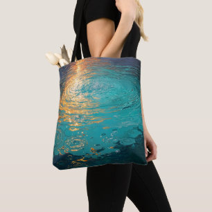 Abstrakte Aqua-Wellen mit goldenem Sonnenlicht Tasche