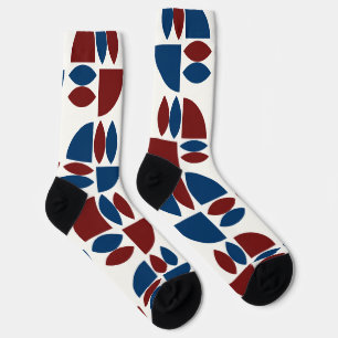 Abstrakte Bauhaus-Formen in dunkelrot und blau Socken