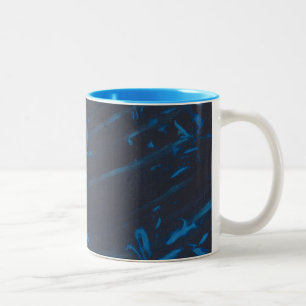 Abstrakte blaue Formen auf navy-schwarzen individu Zweifarbige Tasse