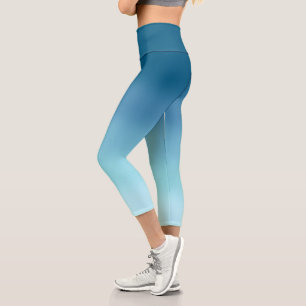 Abstrakte blaue und hellblaue Pastellfarbtöne Capri Leggings