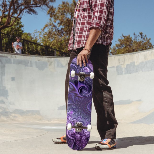 Abstrakte Farbenfrohe Lilac & Violet Spirale Muste Skateboard (Außenbereich 2)