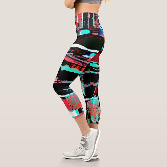 Abstrakte Freiheit – Maßgeschneiderte Yoga-Capris  Capri Leggings (Links)