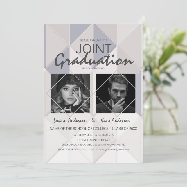 Abstrakte Gemeinsame Abschluss-2-Foto-Graduierungs Einladung (Stehend Vorderseite)