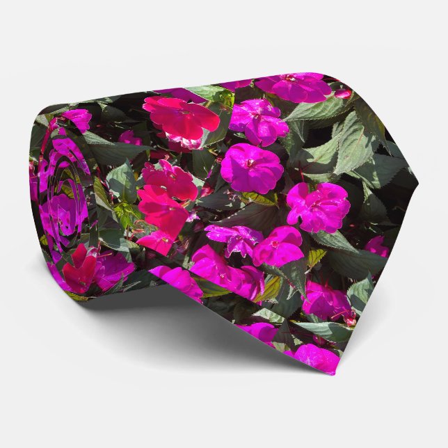 Abstrakte Geschenkidee mit rosa Blumenkunst für di Krawatte (Gerollt)