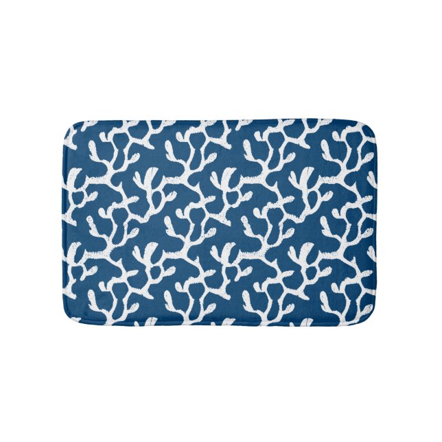 Abstrakte Korallenwiederholmuster in Blau und Weiß Badematte (Vorderseite)